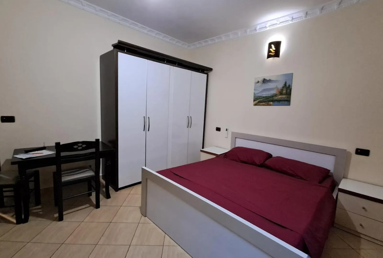 Simple And Cozy Daire Tiran